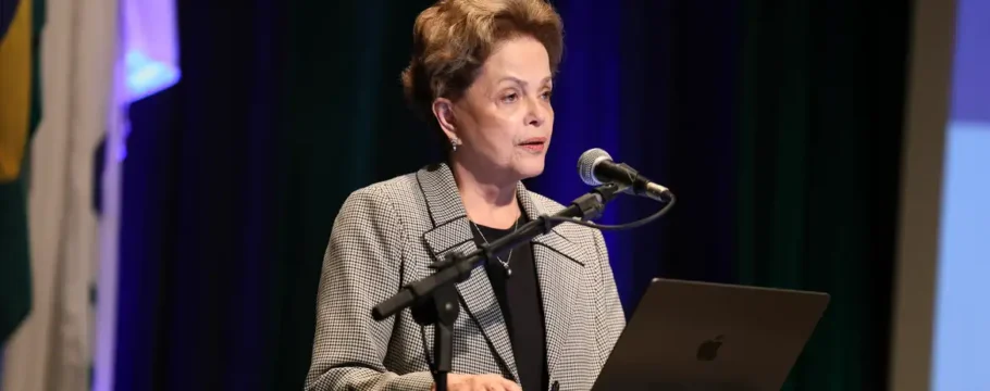 Dilma anuncia que Banco dos Brics terá 30 % da carteira em moedas locais até 2026